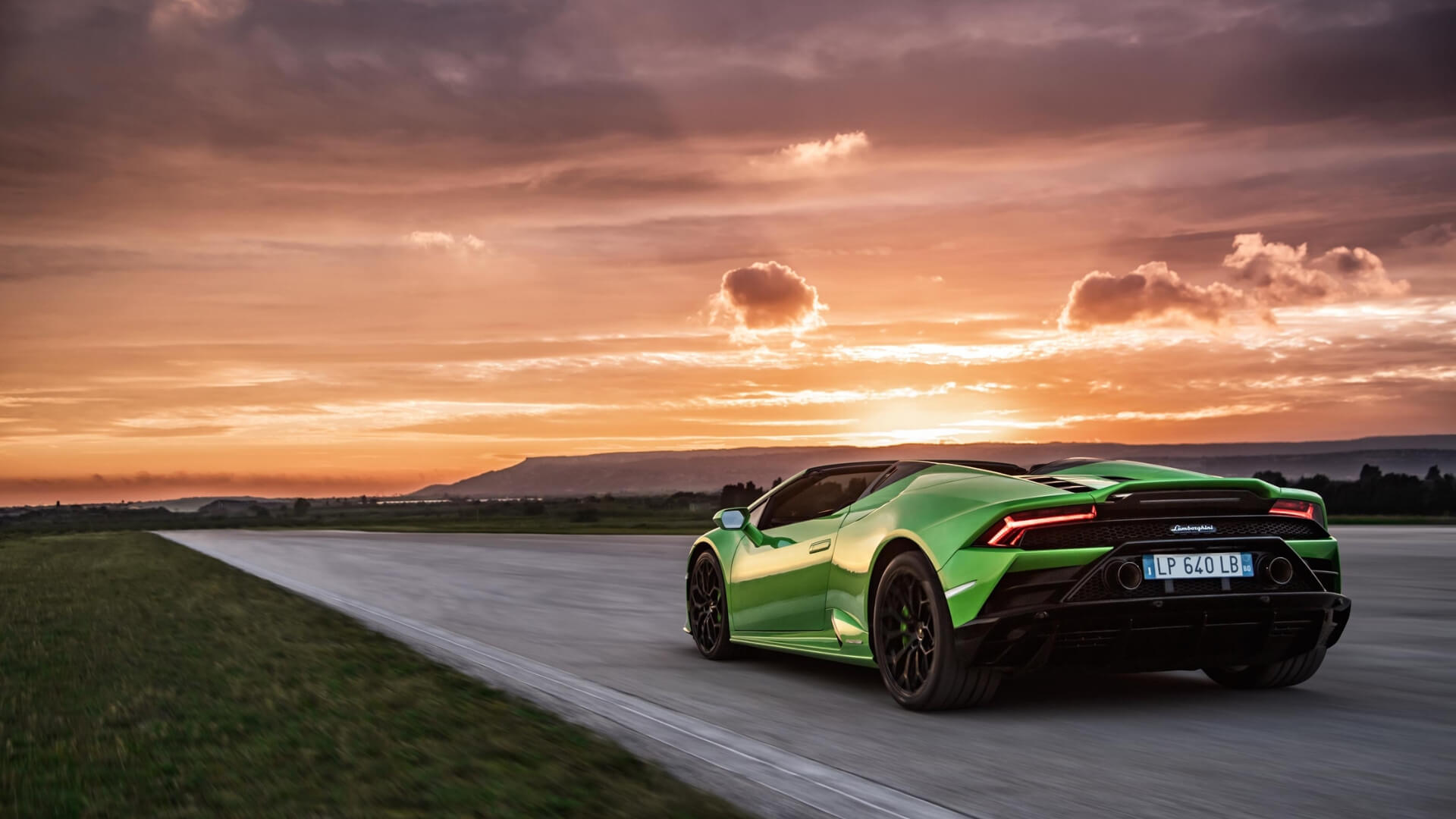 Huracán EVO Spyder openair and evolutionary emotion